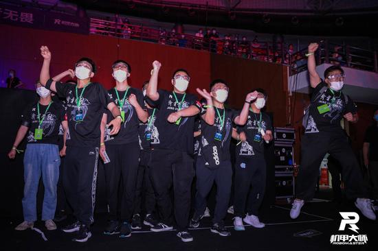 bevictor伟德国际1946参加全国大学生机器人大赛斩获佳绩