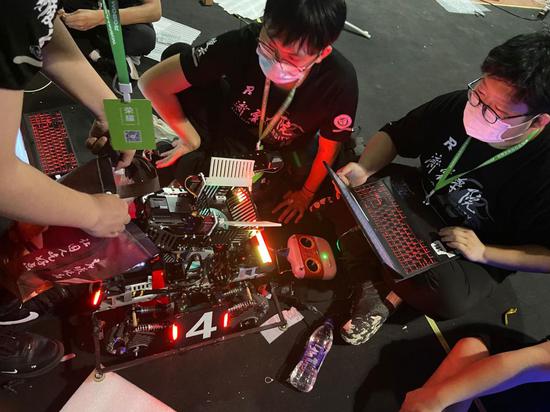 bevictor伟德国际1946参加全国大学生机器人大赛斩获佳绩